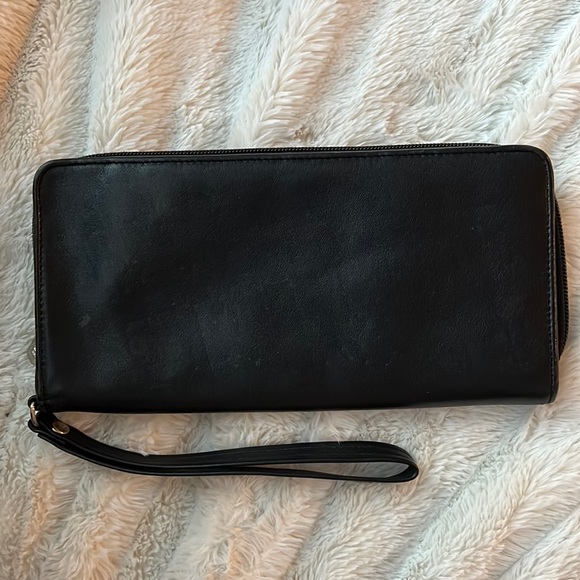 Black wristlet/wallet - Picture 3 of 5